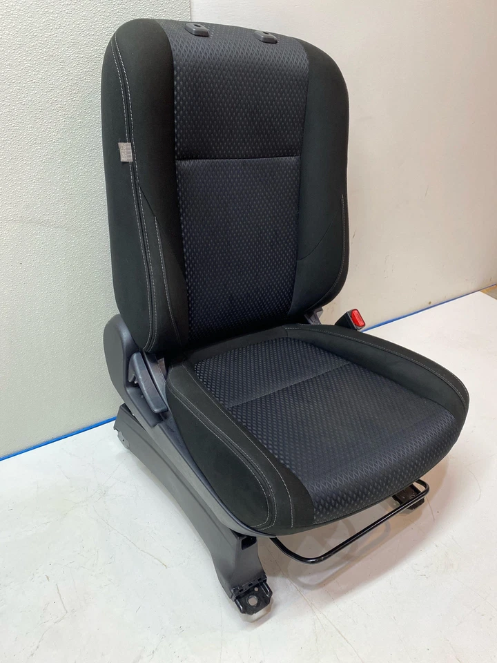 Se adapta a 15-20 MITSUBISHI OUTLANDER asiento manual pasajero delantero derecho tela negra OEM Foto 2 de 4