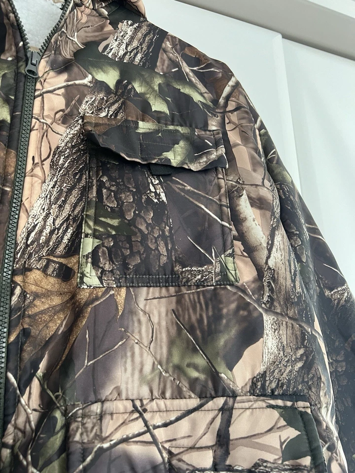 Real tree Camouflage Outdoors Sherpa Lined Hooded Coat Medium - Image 4 of 4