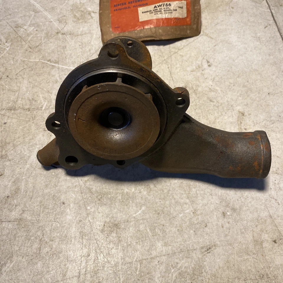 Bomba de agua AMC 1965 766 Airtex Rambler 6 cilindros 232, 3205628 Foto 2 de 4
