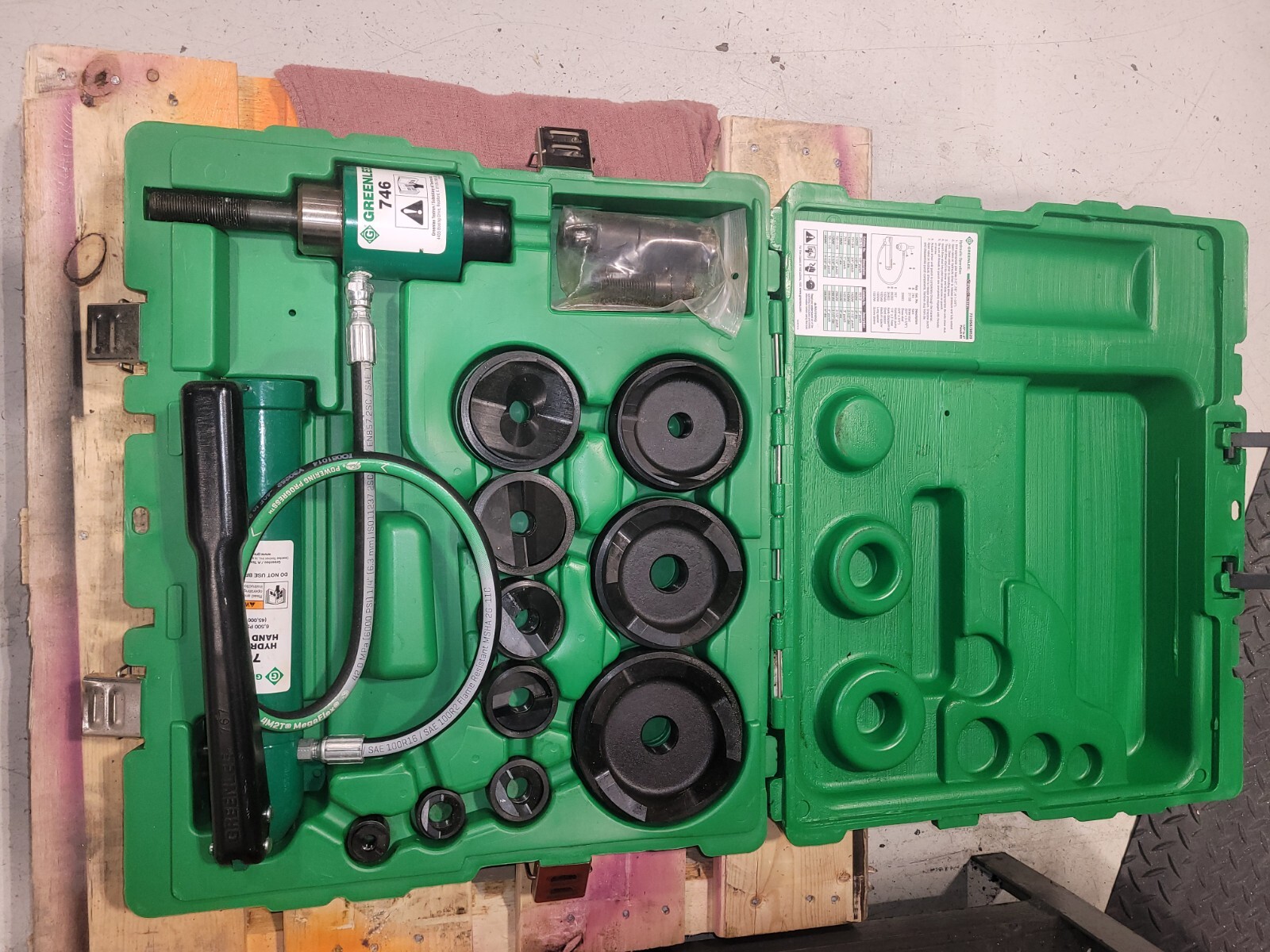 Greenlee Greenlee 7310SB 11-Ton Hydraulic Knockout Punch Kit