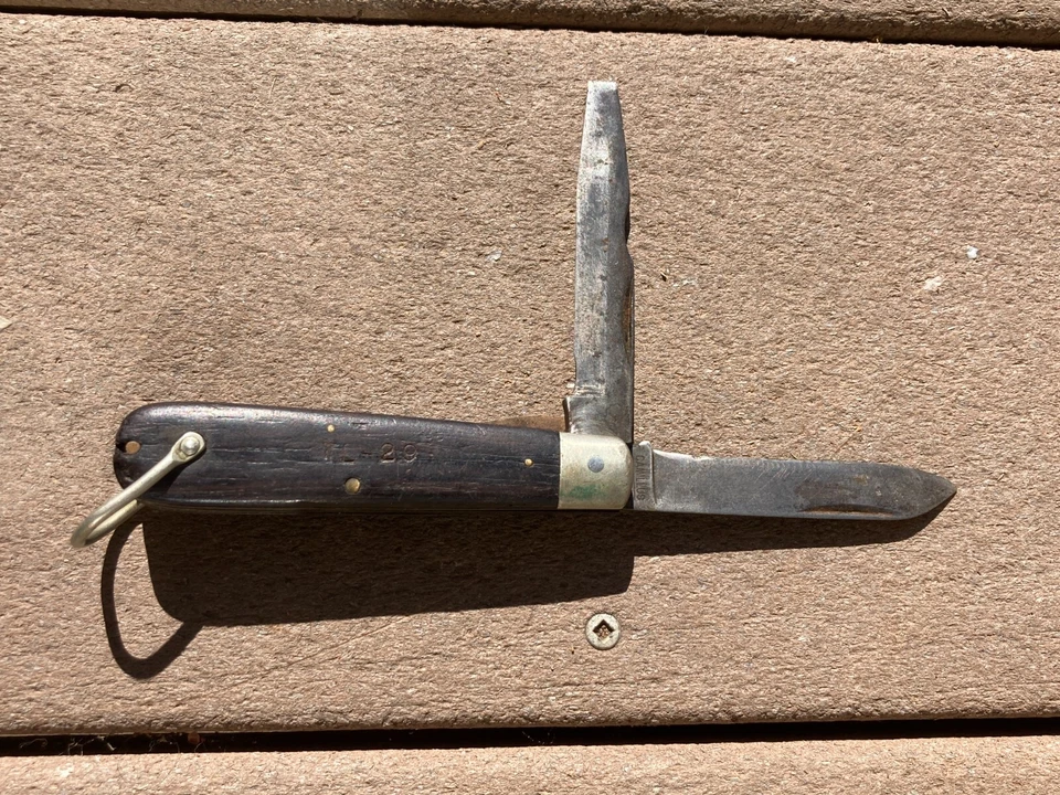 Vintage Camillus TL-29 Lineman/Electrician Pocket Knife New York  - Image 4 of 4