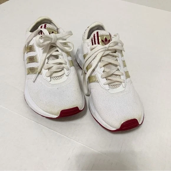 Finish line best sale adidas swift run
