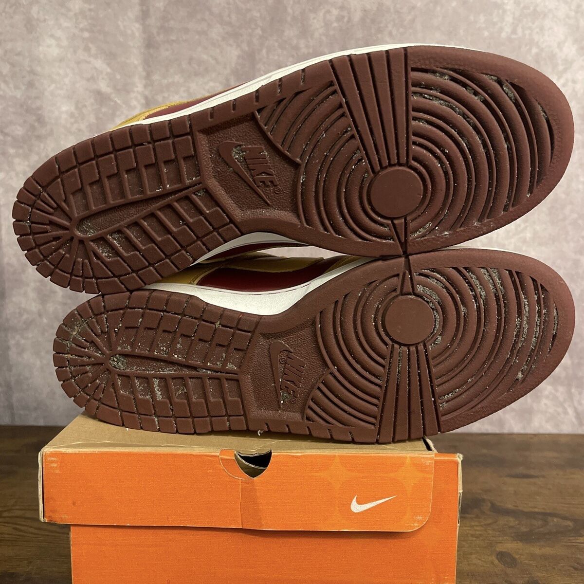 Vintage 2005 Nike Dunk Low Team Red Gold Leaf Size 11.5 Vintage 2005 Nike Dunk Low Team Red Gold Leaf Size 11.5
