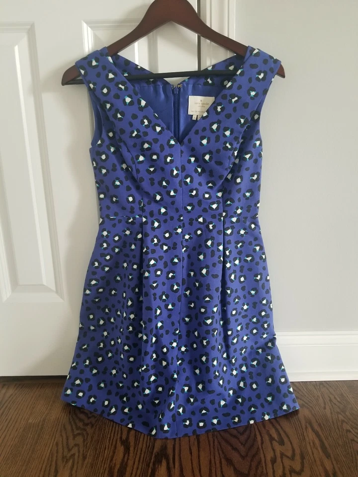 Usado en Excelente Condición Vestido Kate Spade New York Azul Guepardo, Talla 4