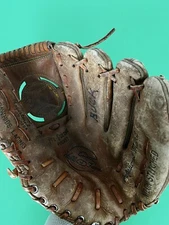 Stan Musial  Ward Hawthorne 11” Professional Baseball Glove Model 60-21224