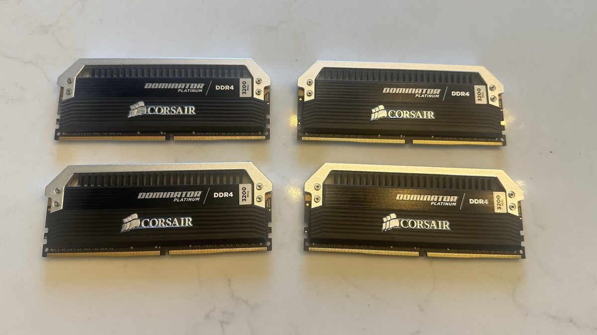 Four CORSAIR Dominator PLATINUM 64GB (4x16GB) 3200 MHz (CL16) DDR4 PC4-25600