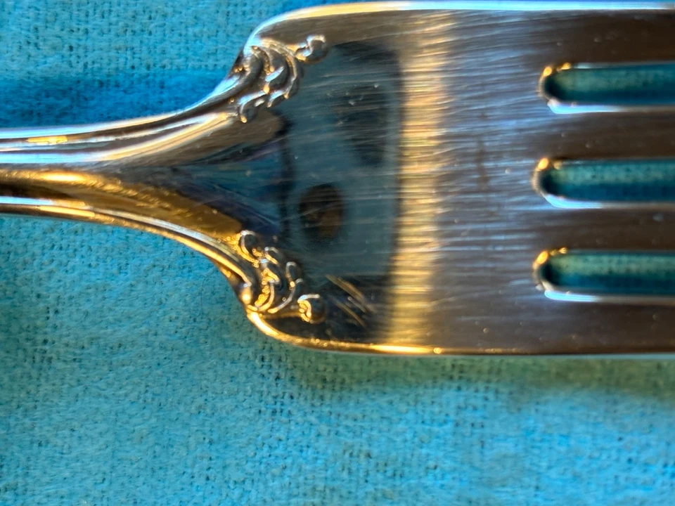 Reed & Barton COUNTRY FRENCH 44 piezas juego con caja de almacenamiento comprado 1983 Foto 4 de 4