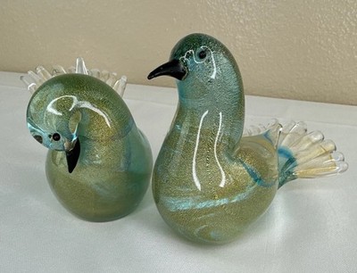2 Vtg Murano Art Glass Dove Pr Green Infused Gold Dust Aventurine Black Beak Set