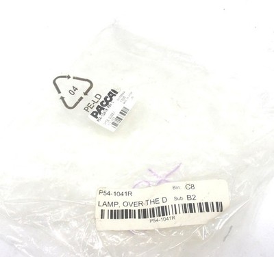 P54-1041R NEW PACCAR RIGHT HAND OVER THE DOOR DOME LIGHT FITS