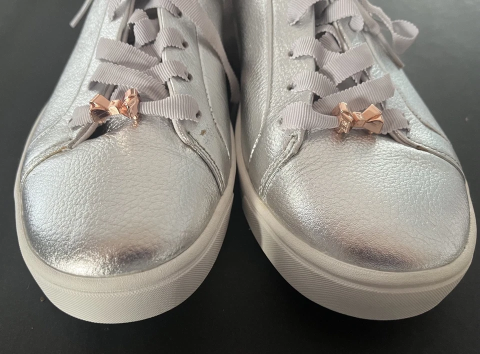 Tênis Ted Baker Feminino Londres NOVO Estampado Kelleip Prata Metálica Dourado 9.5 - Imagem 4 de 4