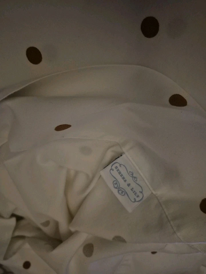 1 lençol plano e 1 fronha rainha Serena & Lily bolinhas brancas/douradas - Imagem 4 de 4