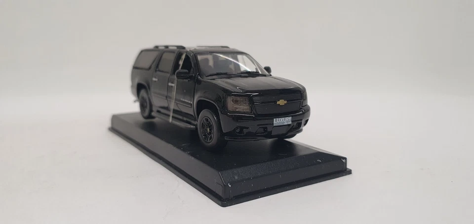 1/43 CHEVROLET SUBURBAN BLACKOUT EDITION 2009 LUXURY DIECAST LDSN675BK NO MATRIX - Image 4 of 4