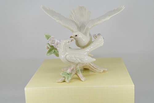 Lenox Wedding Doves Cake Topper Figurine Marriage Love Bird Rose Ivory Gold Gift