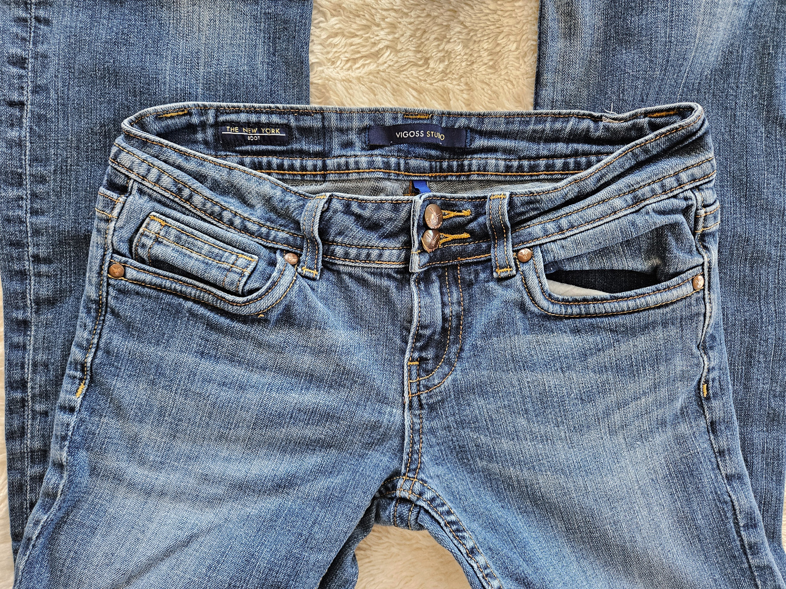 SIZE 29 7/8 Vigoss Studio Jeans Boot Cut, Flap Pocket