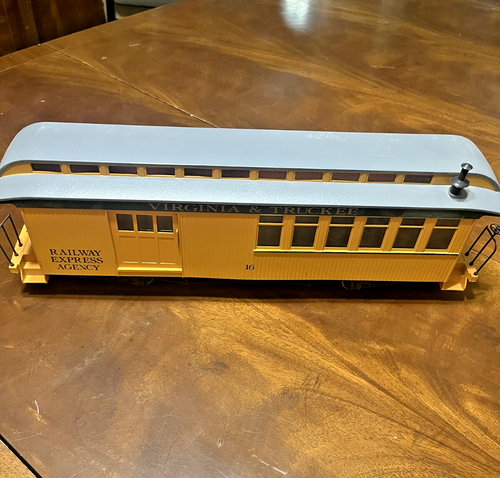 Bachmann G Scale - Virginia & Truckee RR #16 Railway Express Agency Combo Car - Picture 4 of 4