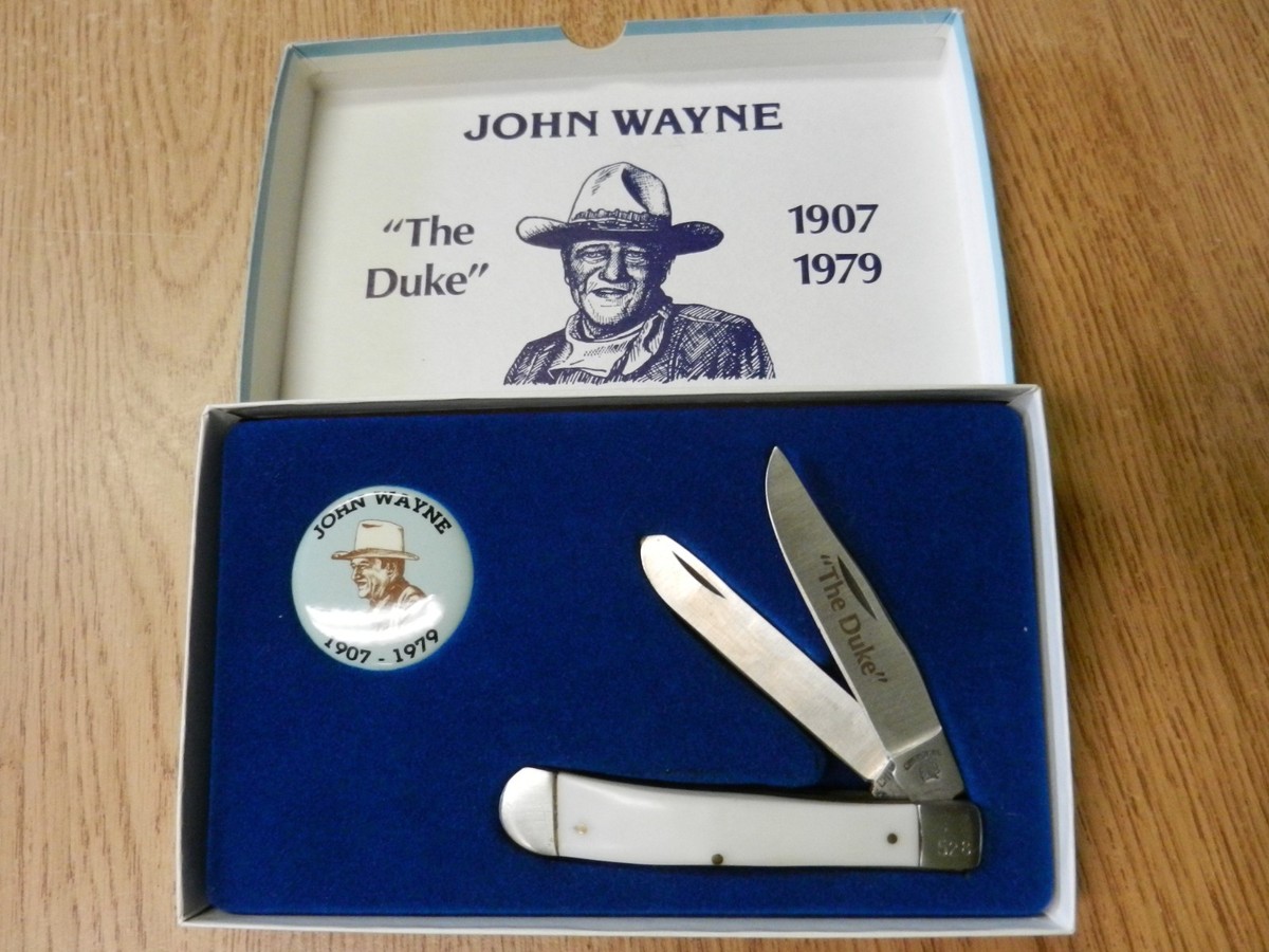 New John Wayne The Duke 1907-1979 Folding 2 Blade Trapper Knife  display picture 1