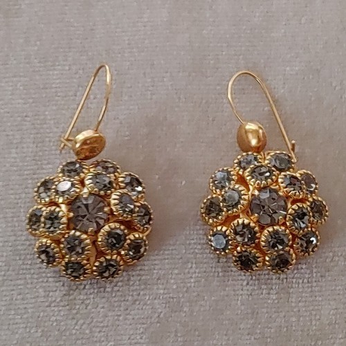 Lot of 18 pr. Vintage Victorian Style Earrings Rhinestones Various Metal Colors - Picture 4 of 21