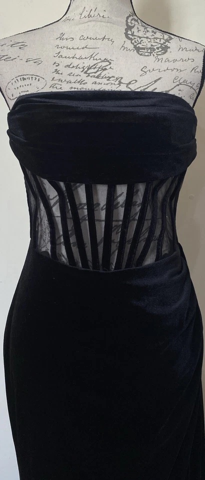 Vestido de terciopelo Toxic Envy talla mediana. Glamour y estilo. Foto 2 de 4