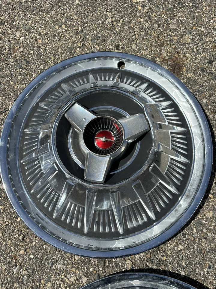 "Juego de 4 tapacubos Ford Thunderbird 1964 muy raros 15"" negro/rojo emblema giratorios bonito" Foto 3 de 4