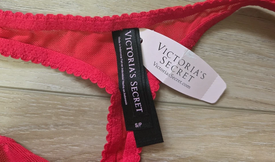 Nuevo con etiquetas Vintage Victoria's Secret Sexy Little Things Rojo Tanga Bragas Lentejuelas Lazo S Foto 3 de 4
