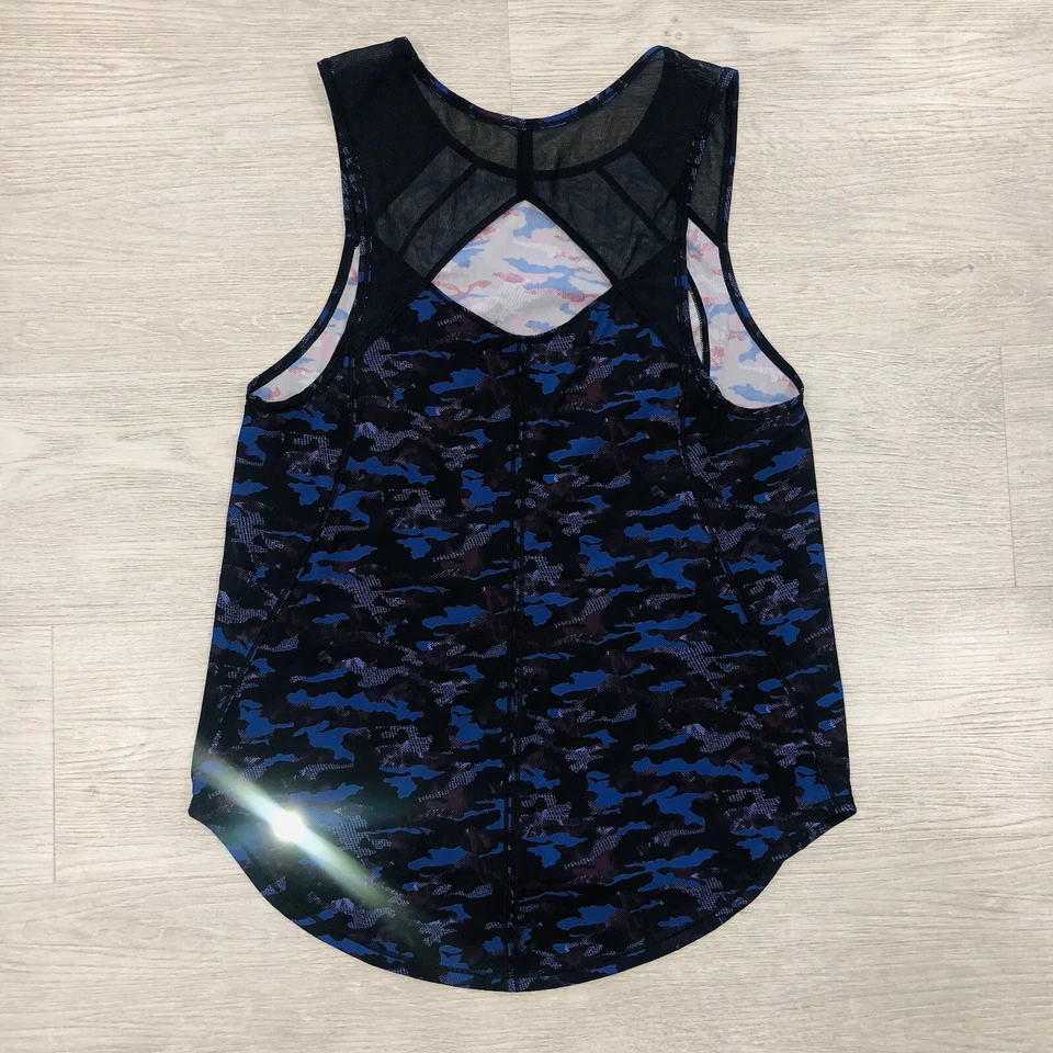 Lululemon размер 6? Скульптурная легкая панель TankMini Hounds Camo Emperor BlueMesh  - Изображение 3 из 4