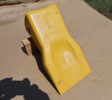 CATERPILLAR OEM BUCKET TOOTH HEAVY ABRASION AT1553 FOR J550 SOCKET - MADE IN USA