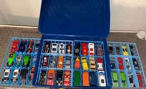 vintage hot wheels with case. (full)