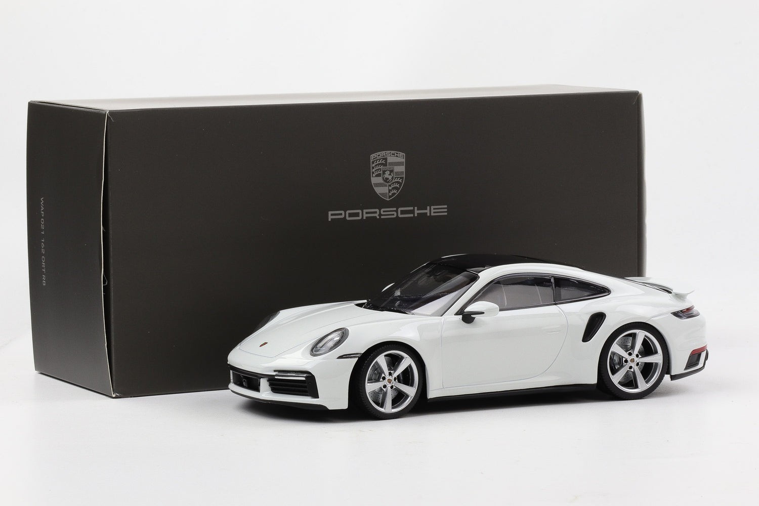 Porsche 911 992 Turbo S 2024 blanche 1:18 vitrine de collection haute finition Minichamps