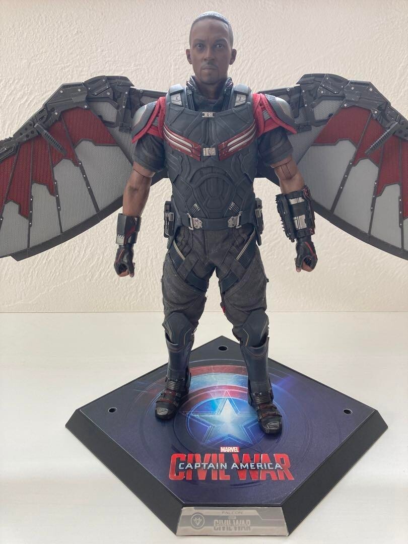 Hot Toys MMS 361 Captain America Civil War Falcon 1/6 scale