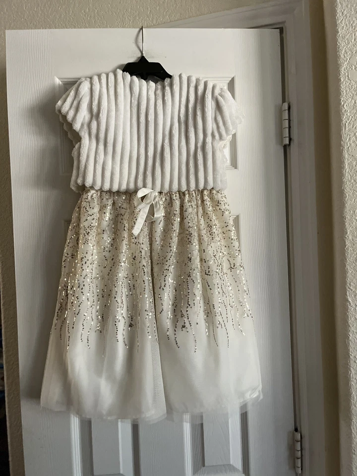 Vestido enfeitado Blueberi Boulevard feminino tamanho 6 e jaqueta de pele de fax em excelente estado usado - Imagem 2 de 4