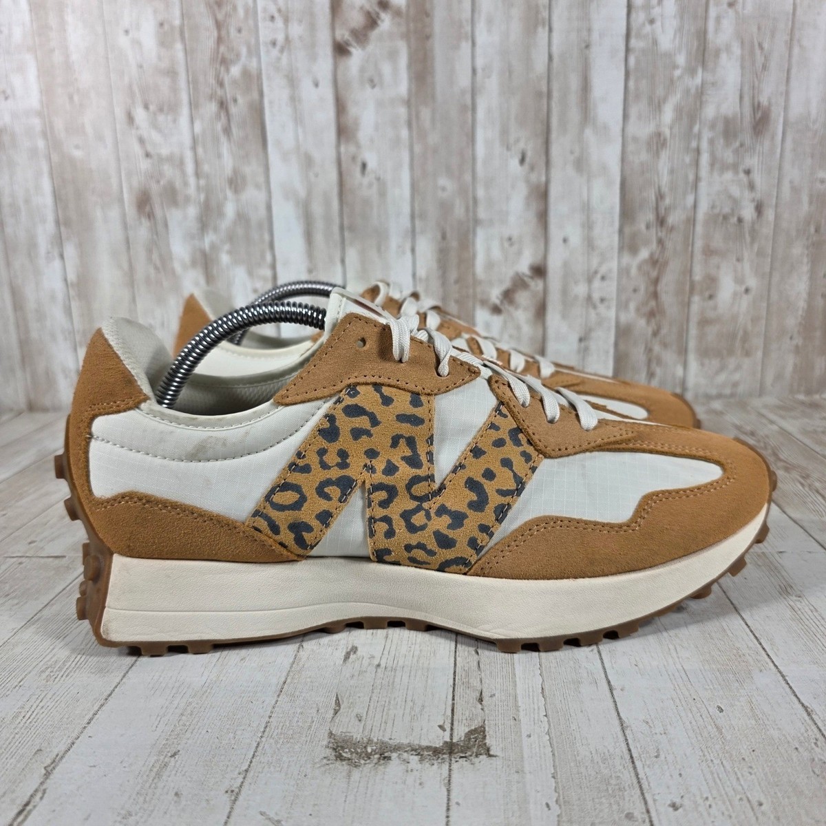 New Balance 327 レオパード スニーカー New Balance 327 Mens Tan White Leopard Print Retro Sneakers