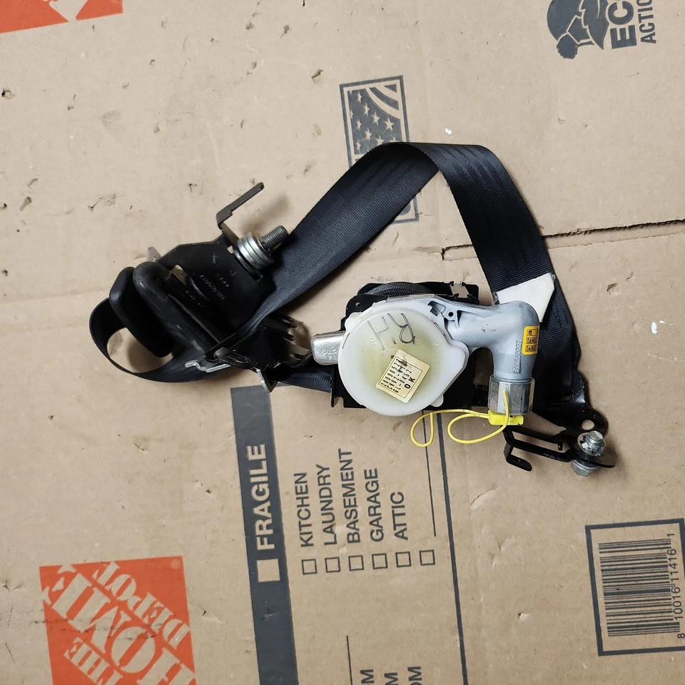 Retrator de cinto de segurança dianteiro direito Mazda MX-5 Miata 2006-2012 fabricante de equipamento original - Imagem 2 de 3