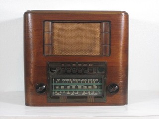 ANTIQUE RCA VICTOR RADIO MODEL T64 TUBE RADIO WOODEN "LOOK"