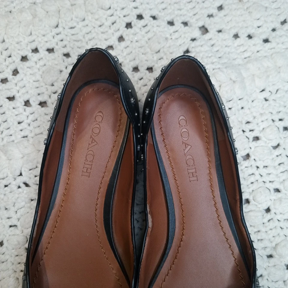 Tachuelas Coach Vivian Flats Tea Rose negras para mujer 9,5 puntas delicadas elegantes de lujo Foto 4 de 4