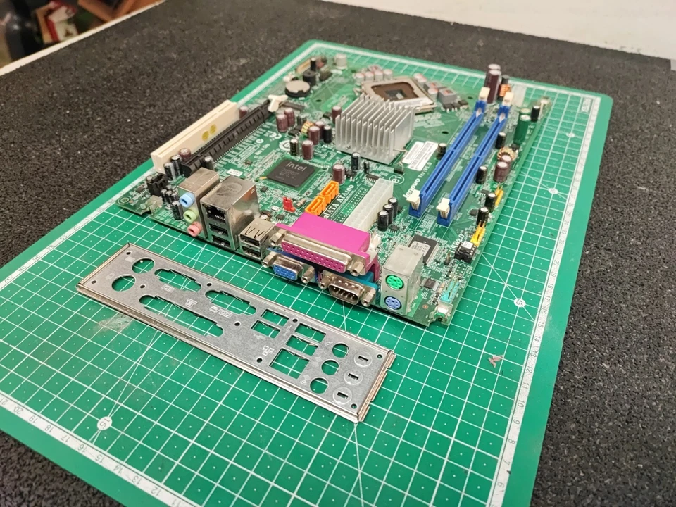 Placa madre Lenovo G31T-LN V1.0 SOCKET LGA775 (FORMATO BTX) LENOVO THINKCENTRE - Imagen 2 de 4