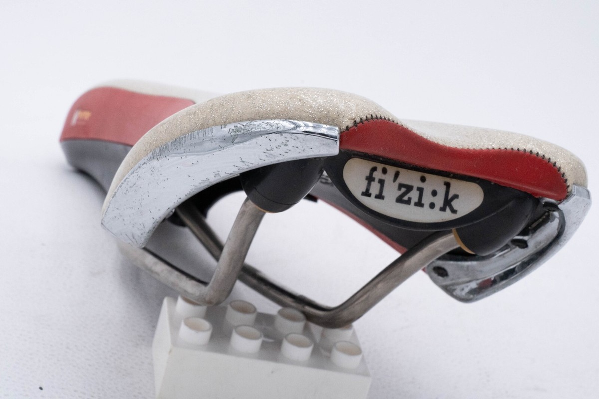 ★希少★　SCHWINN　fi‘zi:k NISENE　TITANIUM 1997 Fizik Nisene Titanium Saddle: Black/Red - Giro Designed