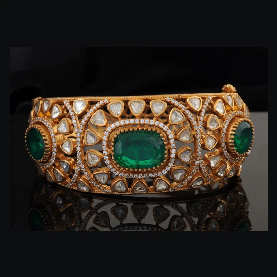 Brazalete chapado en oro con tachuelas de circonita cúbica y esmeralda para niñas y mujeres FB-1080 Foto 4 de 4