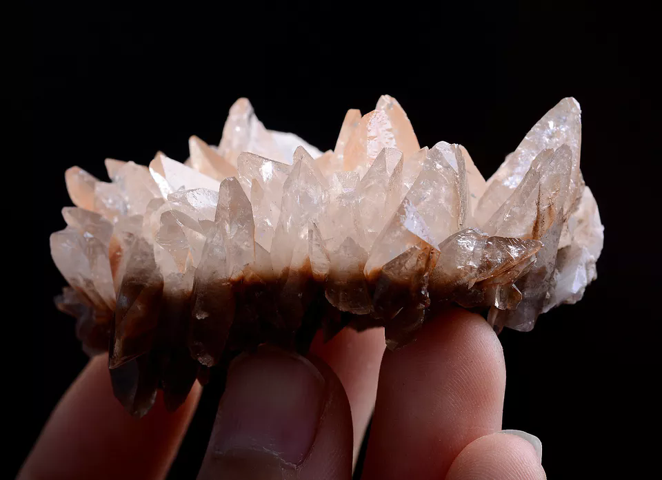 61g Newly Natural Swallow-Tail Twin Crystal Calcite Mineral