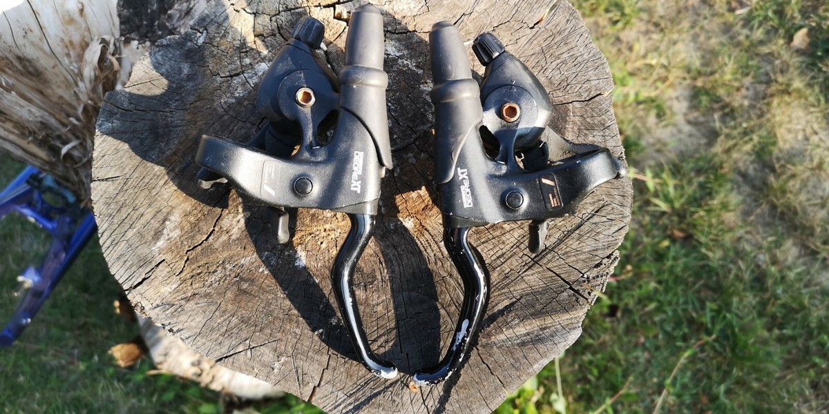 シマノ DEORE XT ST-M095
レバー部分に年式相応の傷があります。 Vintage Shimano Deore XT ST-M095 Brake Levers | eBay