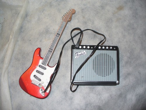 1996 Trendmasters Fender Miniature Electric Guitar and Speaker Amp Toy