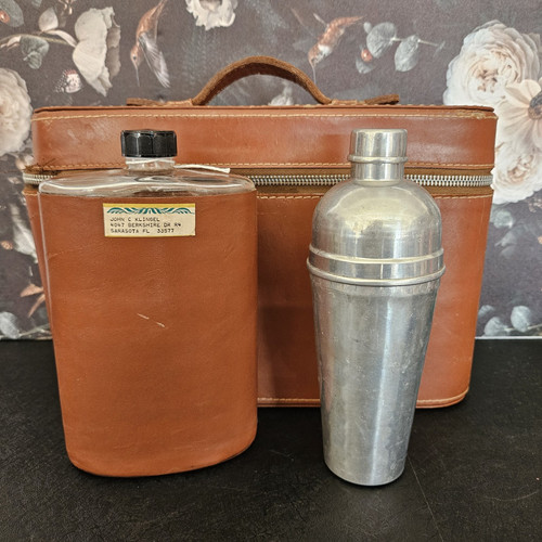 Vintage Traveling Cocktail Kit – Top Grain Cowhide – Flask & Aluminum Shaker - Picture 1 of 13