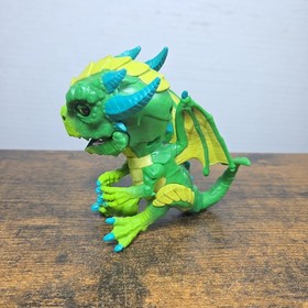 Fingerlings Untamed  Venom  Green Dragon Toy  Roars Lights Up  & Turns Head 056