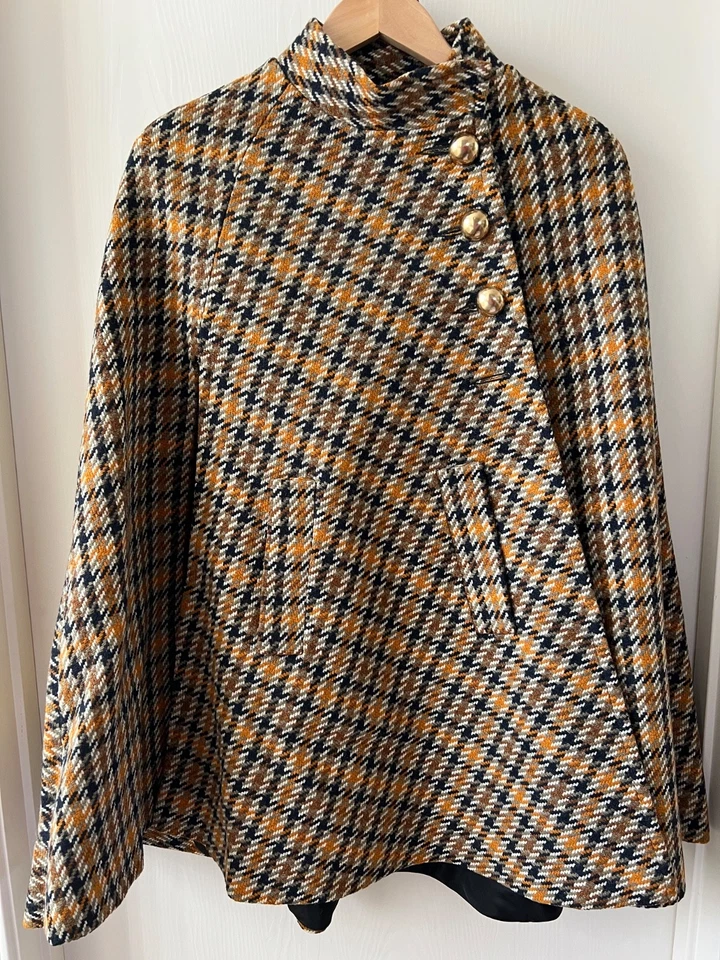 Vintage 60s HOUNDSTOOTH Wool Cape Coat MOD / GOGO Belted Swing Style - Image 3 of 4