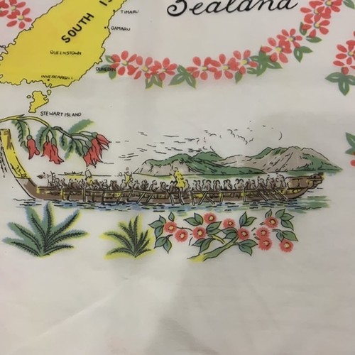 Vintage New Zealand souvenir scarf large square - Picture 4 of 8