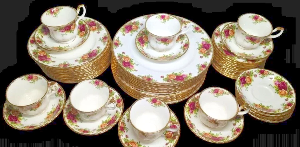 1962 ROYAL ALBERT "Old Country Roses" Bone china England you choose