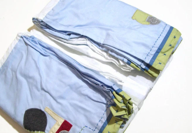 Pottery Barn Niños Azul Christopher's Construcción Camiones Bebé Cuna Cama Falda Nueva Foto 3 de 4