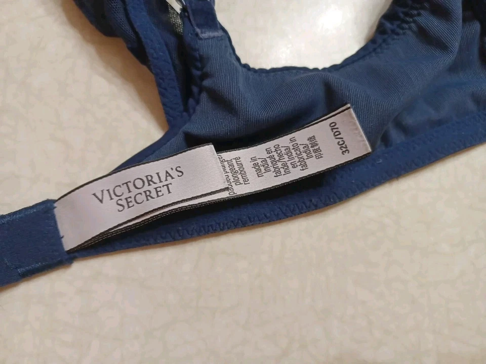 Sujetador Victoria's Secret 32C acolchado azul marino con aros Foto 4 de 4
