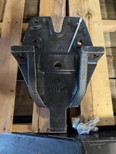 Automann MFL284 Equalizer Hanger Freightliner (X2G)