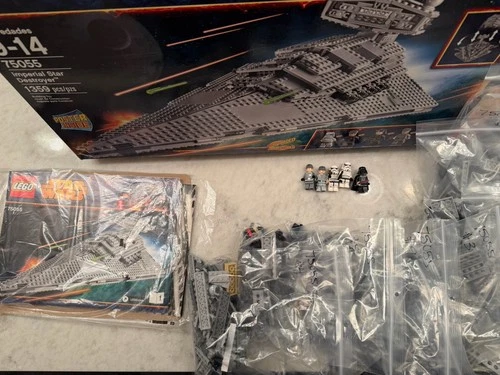 LEGO Star Wars Imperial Star Destroyer 75055 W/Minifigures & Box