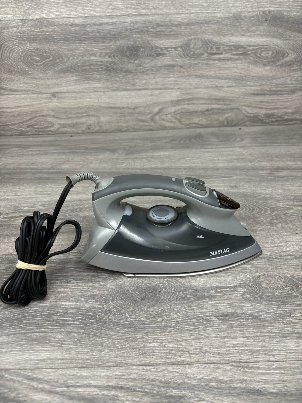 M400 Clothes Clothing Iron